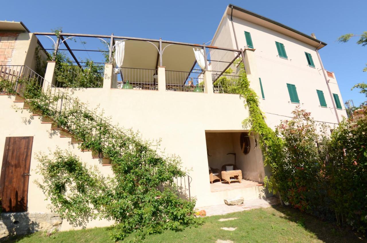 Vila Al Colle Di Lari Exteriér fotografie